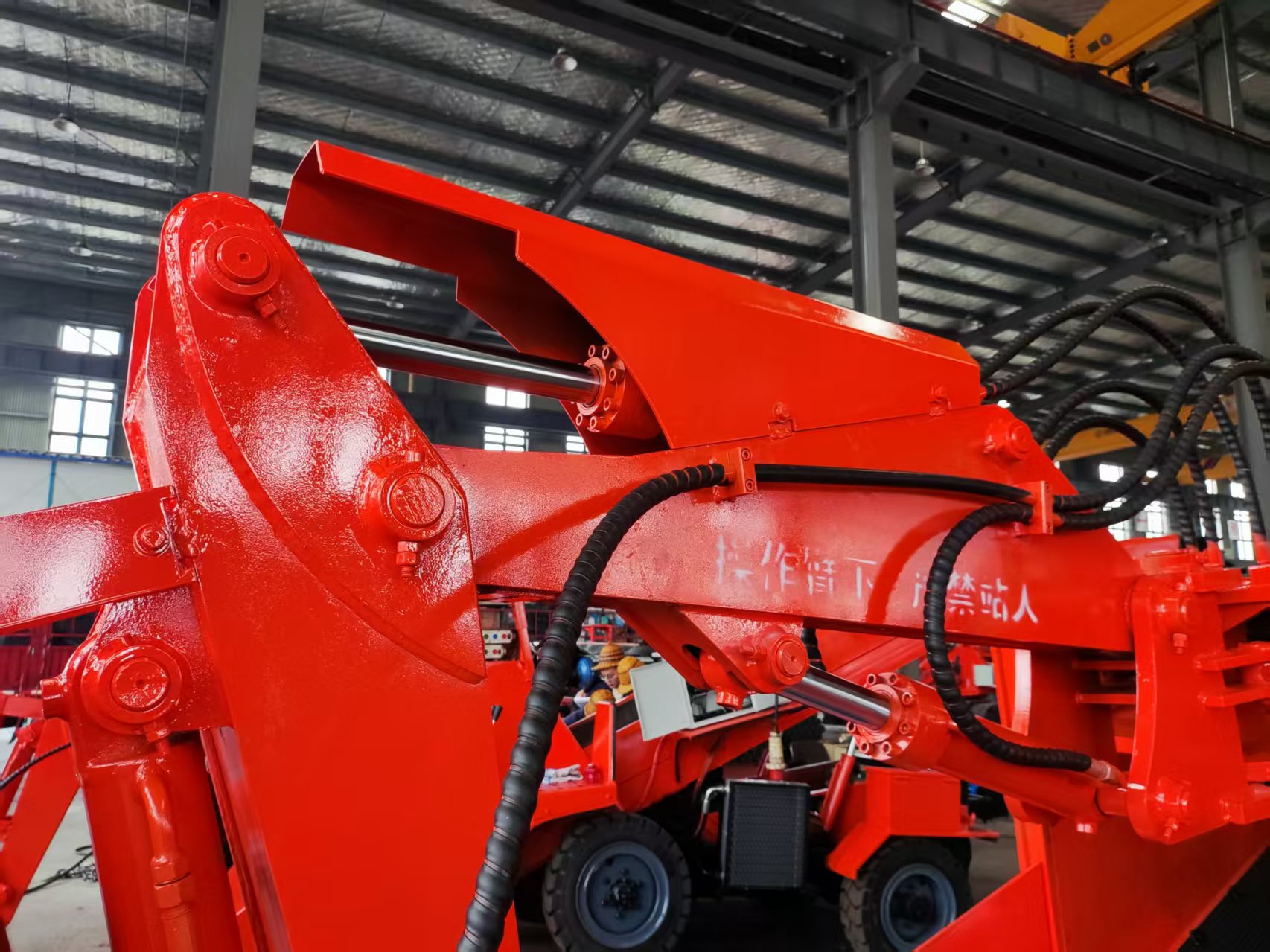 永力通隧道扒渣機，適應1.8米以上各種巷道斷面