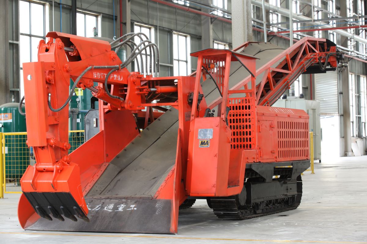 永力通皮帶式斜井扒渣機(jī)，適合遠(yuǎn)距離輸送